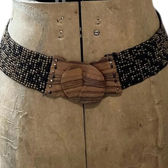 💥2 for 1💥Elastic Black & Gold Beaded Belt with Wooden Buckle - Picture 2 of 7